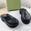 Delikli tasarımcı sandalet lüks platform kaydırma içi boş desen terlik şeffaf malzemeler sandal kauçuk daireler terlik