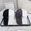 Tasarımcı beyzbol şapkası kubbe kovası siyah siyah ve beyaz renk kombinasyon kapakları 2 renk Patchwork tasarımı erkek kadın için en iyi kalite