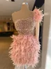 Розовые перья из бисера коктейль -платья мини -короткое выпускное платье для девушек одно плечо