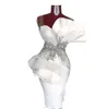 2022 Modest White Sheer Straps Cocktail Dresses Ruched Satin Kne Length Short Prom Evening Bowns Crystal Sequins Pärlade Applices255h