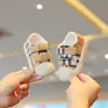 2022 Vår New Baby First Walkers Casual Children Canvas Skor Plaid Baby Skor Tjejer Lätta Mjuka Non-Slip Boys Sneakers