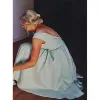 ブルーライトスカイブライドメイドドレス短い膝の長さvネックバックラインカスタムメイドの名誉あるメイドガウンビーチウェディングパーティーフォーマルオックウェア
