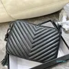 Designer - Kvalitetskamerkameraväska äkta läder Tassel Cross Body Handväska Fashionabla Zip Messenger axelväska med låda fast färg