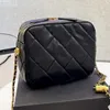 pochette matelassée noire