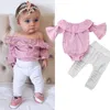 Set di abbigliamento Neonate Set Pagliaccetto con spalle scoperte Pantaloni jeans strappati bianchi Completi rosa per neonati Abbigliamento nato