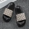 Neueste Marken Männer rutschen Schuhe Pantoffeln Sommer Sandalen Strand Folien flach Designer Klassiker G Grid Muster Print Avatar Flip Flops Sneakers Größe 39-46