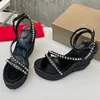 Slope häl sandaler för kvinnors designer skor avsmalnande spik pil nagel dekoration äkta läder smala band kilskor toppkvalitet 12 cm hög klackad sandal