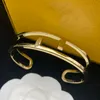 Braccialetto d'amore di design semplice Bracciale rigido in oro Bracciale con lettera F classica per le donne Collana di gioielli con ciondoli moda donna 2207085XQ