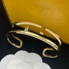 Enkelt Designer Love Armband Guld Hård Armring Klassisk Bokstav F Armband För Kvinnor Mode Charm Smycken Örhängen Halsband 2207085XQ