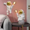 テーブルランプモダンな宇宙飛行士E27ランプスタディルーム樹脂LEDデスクライト装飾品を読む屋内備品ベッドサイドランプ可能