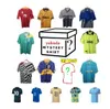 Soccer Jersey Mystery Boxes Clearance Promotion 2010-2024 Säsong Thai Quality Football Shirts Blank eller Player Tröjor Nya med taggar handplockade vid slumpmässig överraskning