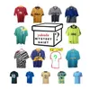 Soccer Jersey Mystery Boxes Promoción de liquidación Temporada 2010-2024 Camisetas de fútbol de calidad tailandesa Camisetas en blanco o de jugador Nuevas con etiquetas Seleccionadas a mano Sorpresa aleatoria