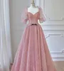 Sexiga rosa aftonklänningar med pärlor kristaller lång prinsessa sammet satin party special tillfälle klänningar veckor ruffles prom klänning slitage