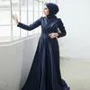 Vestidos de noite muçulmana azul marinho Biço de cetim de cetim dubai vestido de baile rúcula de colarinho alto hijab hijab kafan peru feminino mantos