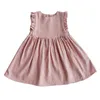 Abiti da ragazza Vestito estivo da neonata Manicotto da bambina per bambina Solid Ruffles Abito estivo senza maniche Abito in cotone di lino Abiti da festa a trapezio Gi da ragazza