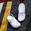 Topselling clogs för män 2022 plast slipper sandaler plattform strand sommar vatten skor lyx märke casual unisex sandalias hombrre berömd varumärkesdesigner