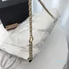 Mochila de couro genuíno de uso duplo Luxo de luxo de grande capacidade Totes quadradas Design mochilas de cordão com retro Mini Letter Spell Metal