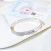 Högkvalitativ 925 Sterling Silver Move Bangle for Women Charm -armband med full strass