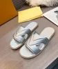 Women Men Summer Slippers sandals bench shoes Stylish flat genuine leather soft sole letter printing comfortable Simplicity non slip versatile sandals L70106