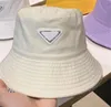 Lyxdesigner fiskare hinkar hattar för män kvinna bred brim baseball cap hink hatt sommar sol visir kepsar halm hattar strand hatt fiske brev andningsbara sunbonnet