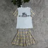 Fashion Casual Two Piece Dress Women Round Neck T-shirt och mini kjoluppsättningar 2st.