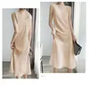 Eleganta kvinnor klänning sexig v-hals ärmlös koreanska hajuku satin fest lång maxi klänning casual sundress vestido mujer 220423