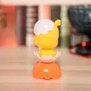 Interiördekorationer Bil Dashboard Decor Cute Hatched Egg Yellow Chicken Figur Solar Power Shaking Head Toys Auto OrnamentSinterior