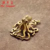 Klein octopus standbeeld metalen messing huisdiertafel ornament Lucky Decorations Accessoires Antieke theeset Craft Home Decoratie 22062222