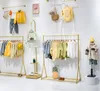 Barnklädbutik Display Hylla kommersiella möbler golvtyp gyllene hyllor baby klädhängare klädbutik rack barn tyg rack