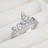 Bröllopsringar Huitan Princess Crown Shiny Crystal Zircon Women Engagement Proposal Finger Ring For Lover Elegant Female Fashion Jewelry Rita