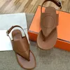 Trend￪ncia de moda de alta qualidade de moda simples e confort￡vel Sandals Flop Sandals Designer de luxo Lady Leather Sand￡lia plana Tamanho 35-41