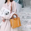 Bolso de hombro de diseñador de verano para mujeres tejiendo un cubo casual Bolso de paja para mujeres 2022 NUEVA tendencia de la moda Bolsas de cuerpo cruzado G220531