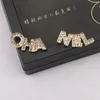2023 간단한 금도금 시에 브랜드 디자이너 편지 스터드 기하학적 유명한 여성 라운드 크리스탈 라인석 진주 귀걸이 웨딩