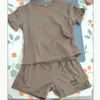 Designer Baby Barn Kläder Pojkar Flickor Kläder Set Sommar Lyx T-shirts och shorts Träningsoverall Barn Outfits Kortärmade skjortor Byxor