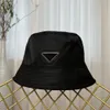 Brand Bucket Chaps Hommes Femmes Designer Sun Sun With Letter Triangle Sunbonnet Black Beach Casquette Travele