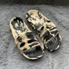 2022 Новое высшее качество Slipper Summer Fashion Carbon Black Desert Sand Aluminum Magic Lime Flat Slide Men Women Beach Sandals