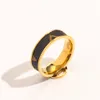 Lyxsmycken Designer Ringar Kvinnor 18K guldpläterade rostfritt stål Bröllopstillbehör Faux Läder Ring Fin Carving Finger Ring Tillbehör ZG1306