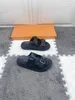 2022 Sandálias de couro de verão Kids Slides Baby Slippers Brand Slip On Buckle Flats Beach Mula Water Shoes