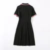유럽 ​​및 미국 여성 착용 봄 2022 Black Crown 자수 ​​패션 드레스와 새로운 짧은 소매 옷깃