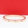 منتجات العلامة التجارية الشهيرة Love Fashion Luxury Women Men's Bracelets 10PCS Crystal Gold Party Classic Style Weatherproof Bracelet