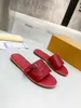 Luxury Designer sandals Slippers with box flat Slides women shoes Genuine Leather Sandal Summer Flip Flops sandal Sneaker Beach Slide Party slipper dust bag 0909