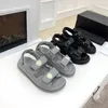 2022 Pantofole stiliste di alta qualità Sandali Appartamenti estivi Scarpe con plateau in pelle sexy Scarpe da spiaggia da donna 35-41 Con scatola