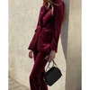 Dames tweedelige broek Vrouwenpakken 2 mode met blazer broek/lente fluwelen bordeaux solide casual dames kleding op maat gemaakte plus size set