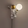 Нордическая светодиодная индивидуальность астронавт Луна Дети 039S Комната настенная лампа кухня столовая спальня изучение балкона проход лампа Decorati9844679