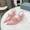 2022 Sandálias de Wedges Mulheres apontadas para os dedo do dedo alto Patente de couro de salto alto sandálias de designer de alça