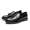 2022 New British a punta nera con nappa pendente scarpe per uomo abito da sera da sposa ufficio calzature Prom Sapato sociale masculino