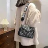 80% rabatt på handväskor rea online Hanchao nätaxelrem kvinnligt mode personlig liten fyrkantig textur One Shoulder Bag