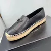 2022 Dam Lyx Fritidsskor Espadriller Sommar Designers dam platt Strand Half Tofflor mode kvinna Loafers Fisherman canvas Sko med låda