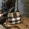 Luxurys Designer Counter Damen 2021 neue karierte Eimer Mode Temperament tragbare Schulter vielseitige Umhängetasche