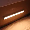 Nattljus Automatisk LED -ljusrörelsessensor i den mörka trappans garderob Batterilampa för köksskåp garderob